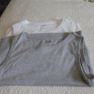Set two Gap Tank Tops